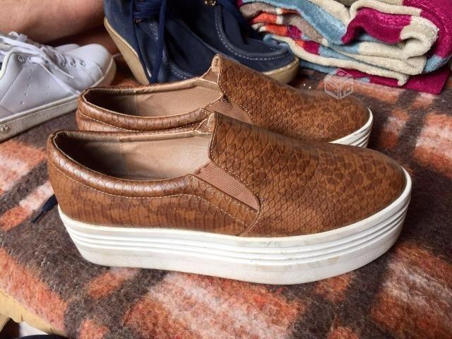 Zapatos semi nuevos