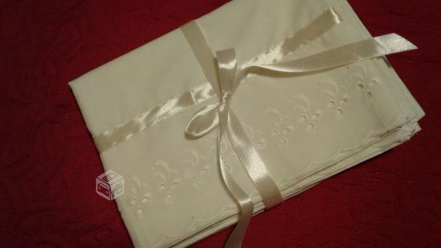 Fundas y Cojines Broderí