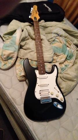 Guitarra Epiphone stratocaster (poco uso)