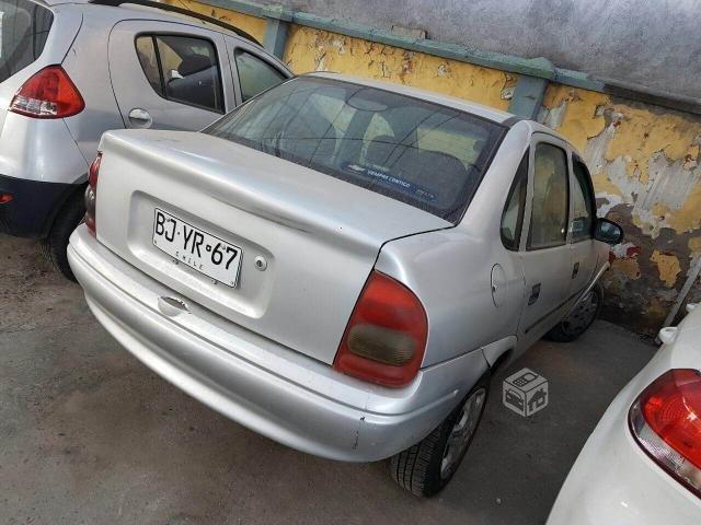 Chevrolet corsa 2009 chocado andando