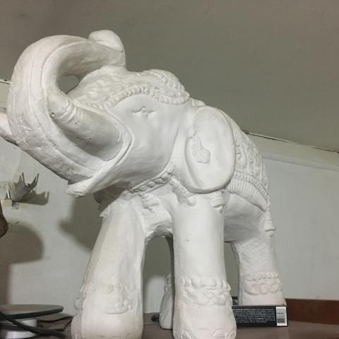 Elefante grande blanco