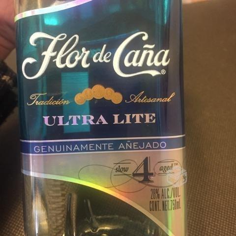 Botella ron Flor de Caña Ultra Lite (exclusiva)