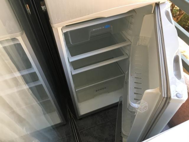 Refrigerador Sindelen no frost con detalle