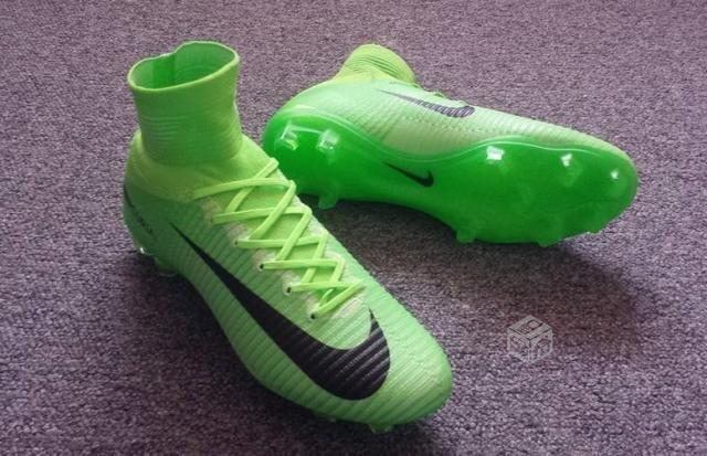 Chuteadores Nike Mercurial Superfly Radiation Flar