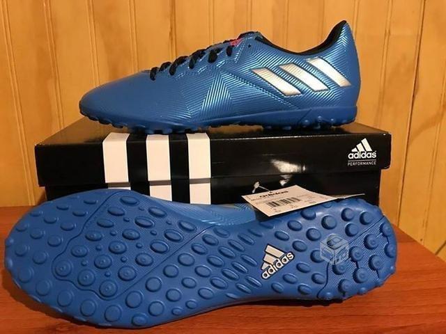 Zapatilla Adidas futbolito / baby futbol nuevas