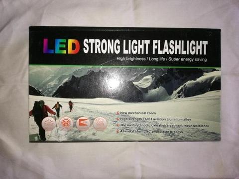 Linterna LED recargable