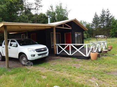 Parcela con cabaña y río Camino Cerro Colorado