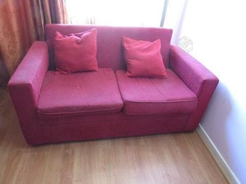 sofa rojo + 2 pouf