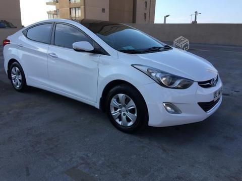 Hyundai Elantra Full Equipo