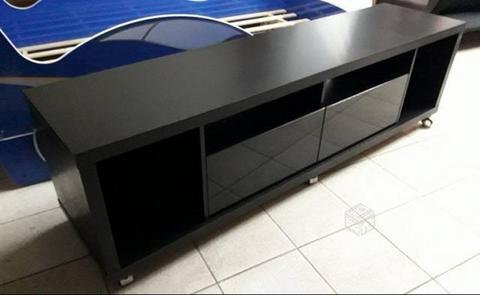 Rack para tv color negro bajo 2 amplios cajones