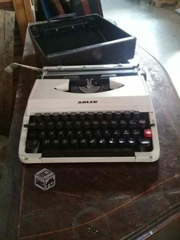 Antigua maquina de escribir portatil