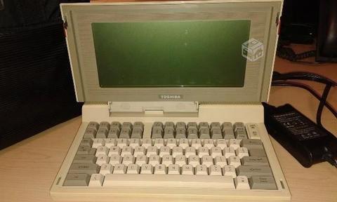 Computador portátil antiguo Toshiba