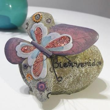 Piedra con mariposa