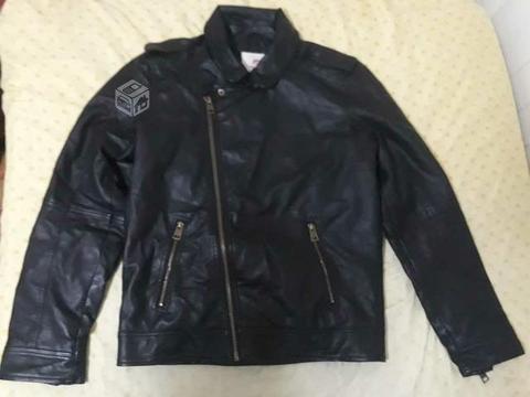 Chaqueta tipo cuerina