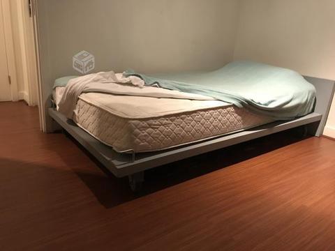 Cama madera gris, de 1,5 plazas