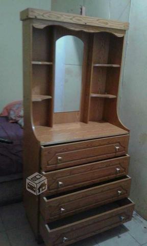 Mueble con espejo