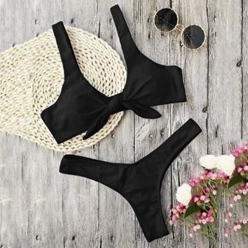 Bikini negro, moda mujer