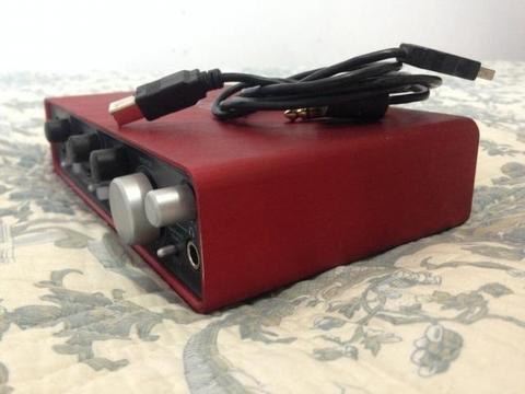 Interfaz de audio Scarlett 2i4 Focusrite poco uso