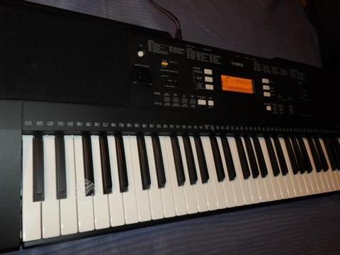 Teclado musical Yamaha PSR - E343, Impecable