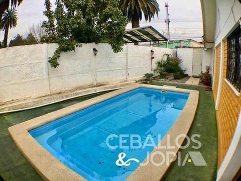 Ceballos & Jopia, Casa con Piscina Villa alemana