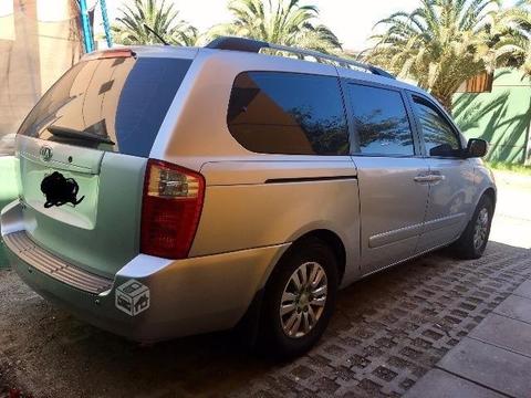 Kia grand carnival