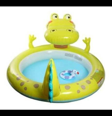 Hermosa Piscina Gator Spray Nuevas pelotera