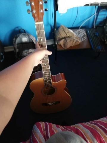 guitarra acústica 1 mes de uso