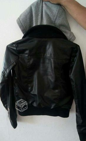 Hermosa chaqueta en cuero nueva