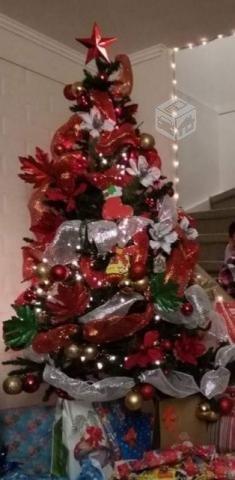 Árbol de Navidad con Adornos e Iluminación