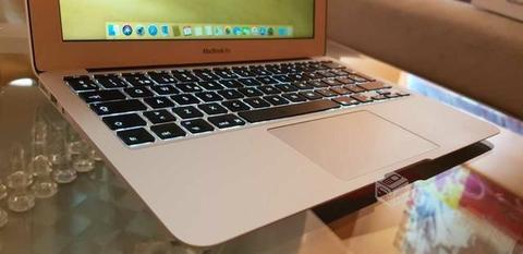 Macbook Air i5 Version Extremadamente Delgada
