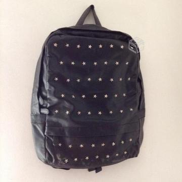 Mochila Ecocuero Negro con Tachas