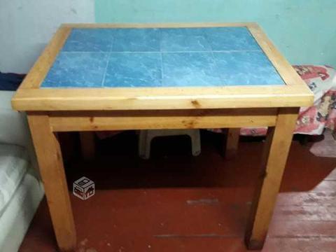 Mesa con ceramica