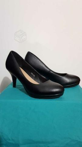 Zapatos de taco NUEVOS!!! 37