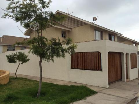 casa esquina en buen estado, vende dueño