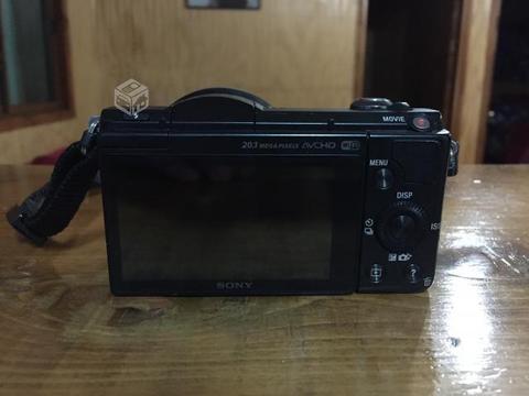 Cámara Mirrorless Sony A5000 + lente 18-55mm